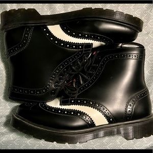 I’m selling like new Dr. Martens Affleck boots, vintage and hard to find.